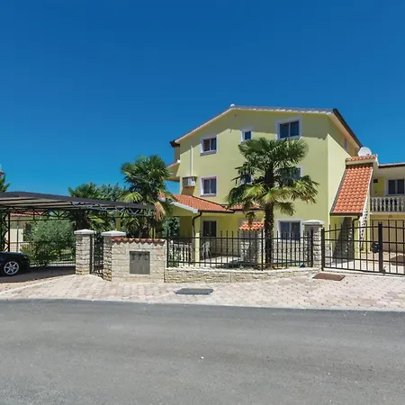 1 Bedroom Beautiful In דירה *