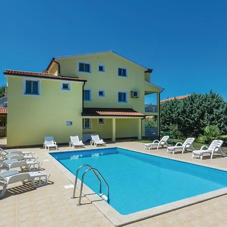 1 Bedroom Beautiful In * פורץ