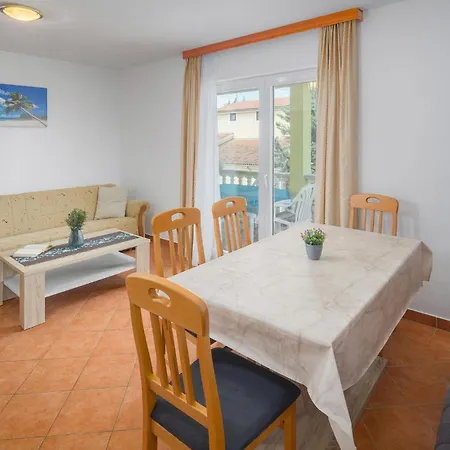 1 Bedroom Beautiful In Apartman Porec