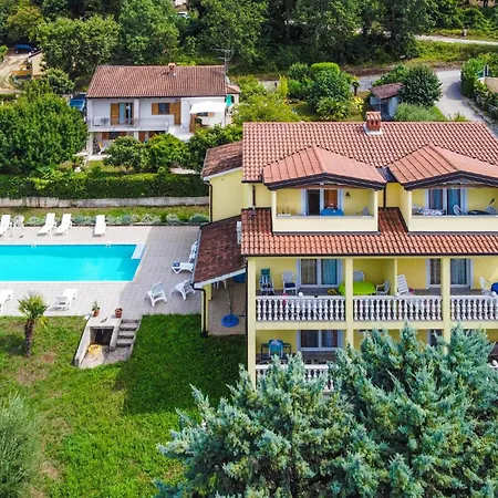1 Bedroom Beautiful In Apartamento *